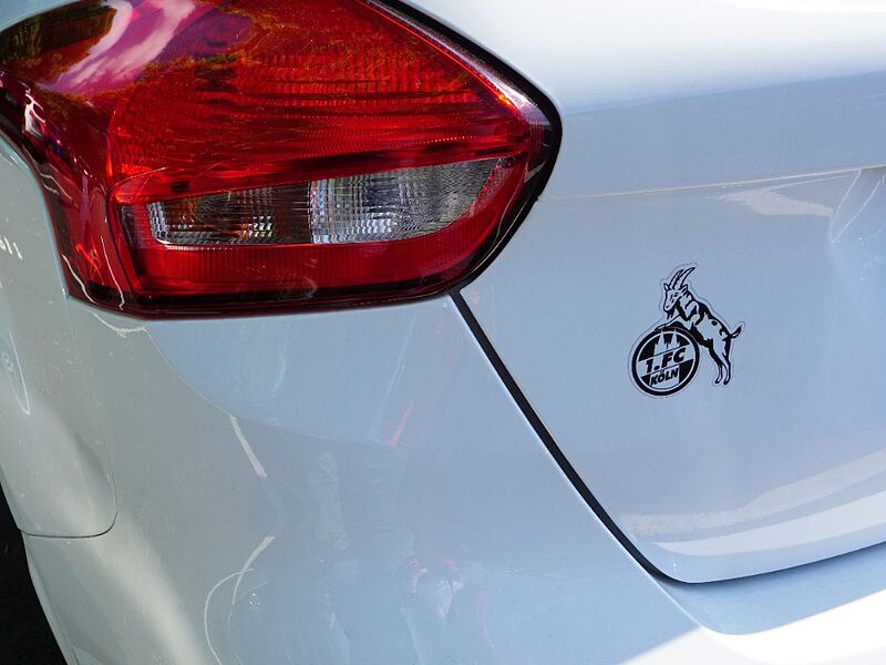 Wenn der Autoaufkleber den Versicherungsschutz mindert